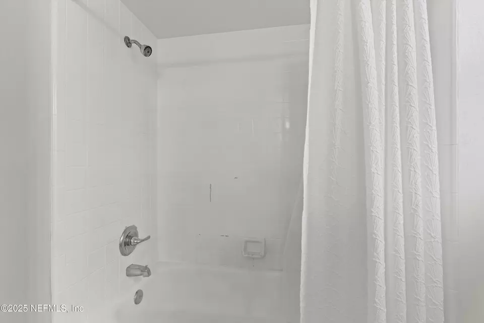 Bath - 10930 Grand Trunk Ln, Jacksonville, FL 32257 photo 2 of 4