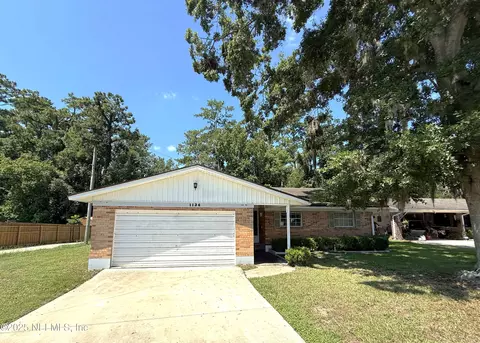 1136 Knoll Dr W, Jacksonville, FL 32221