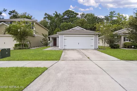 8036 Meadow Walk Ln, Jacksonville, FL 32256