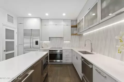 112 20th Ave N, Jacksonville Beach, FL 32250