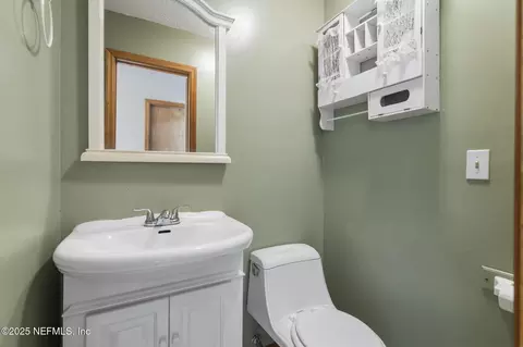 Bath - 54230 Heller Rd, Callahan, FL 32011 photo 2 of 2