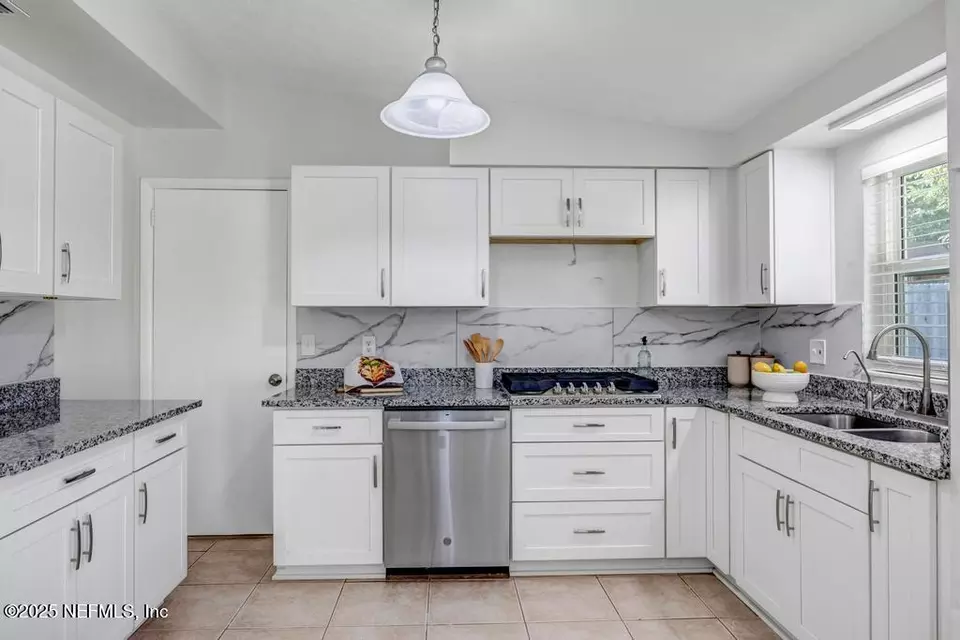 Kitchen - 237 Renne Dr N, Jacksonville, FL 32218 photo 1 of 4
