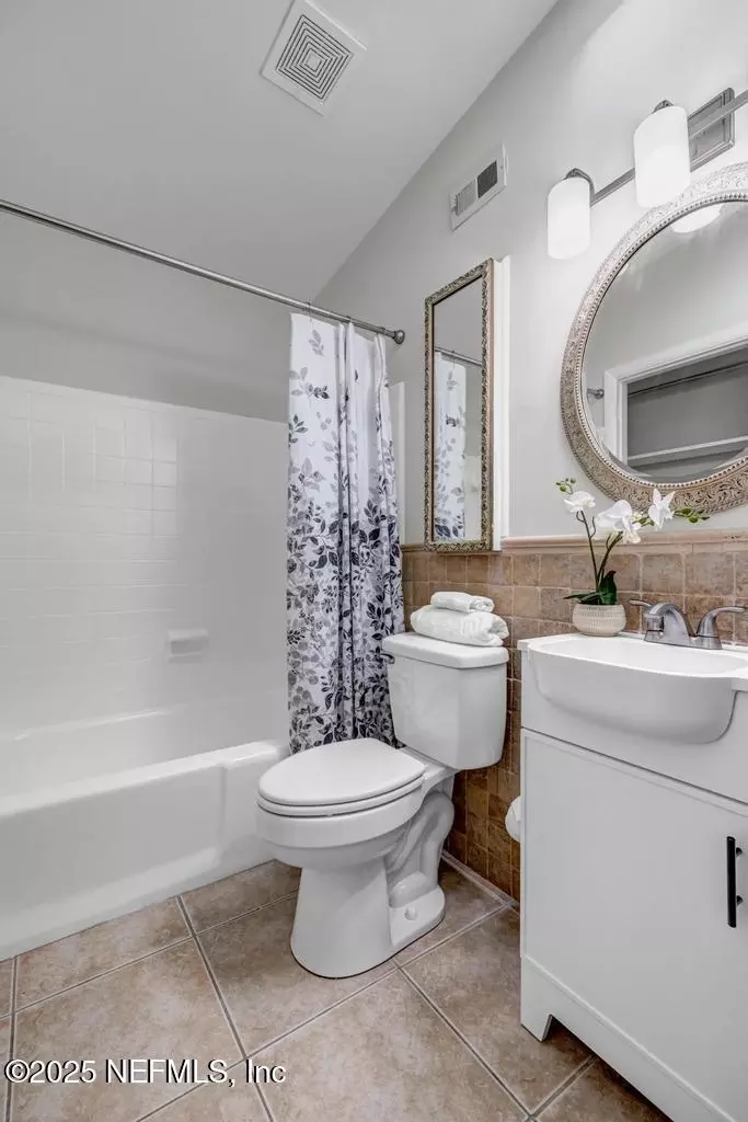 Bath - 237 Renne Dr N, Jacksonville, FL 32218 photo 2 of 3