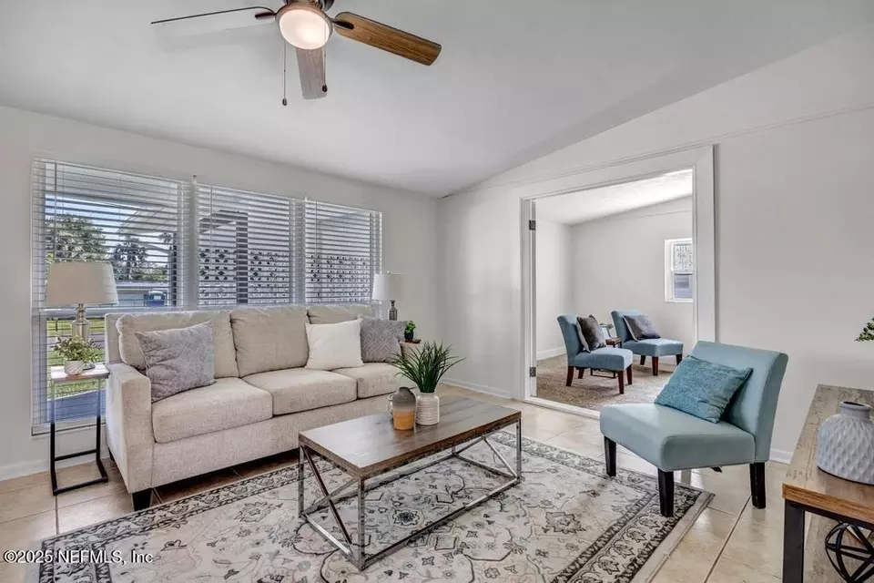 Living - 237 Renne Dr N, Jacksonville, FL 32218 photo 3 of 4