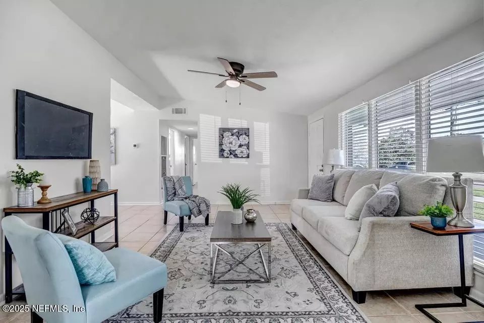 Living - 237 Renne Dr N, Jacksonville, FL 32218 photo 2 of 4