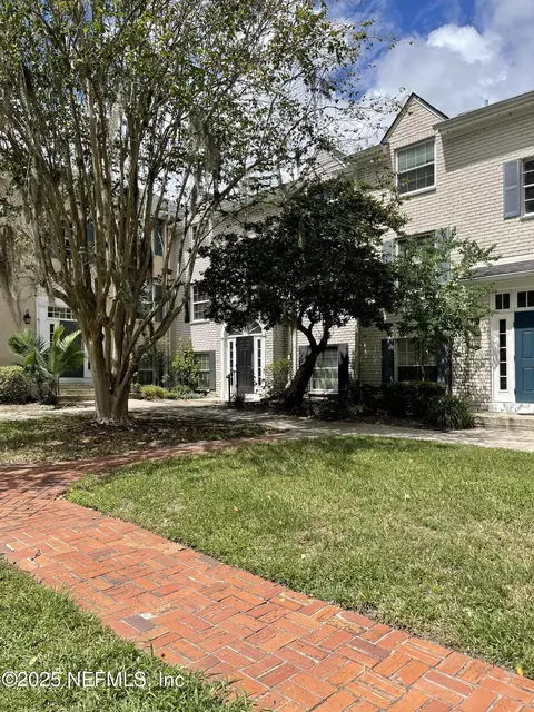 4303 S Plaza Gate Ln #202, Jacksonville, FL 32217