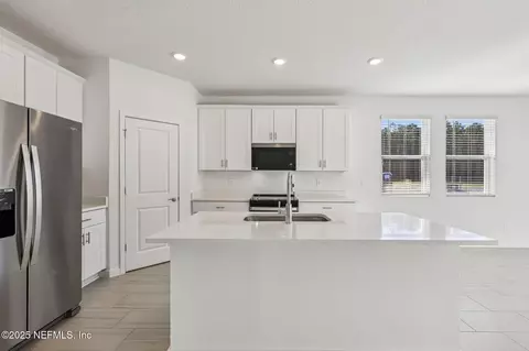 7442 Everett Forest Dr, Jacksonville, FL 32219