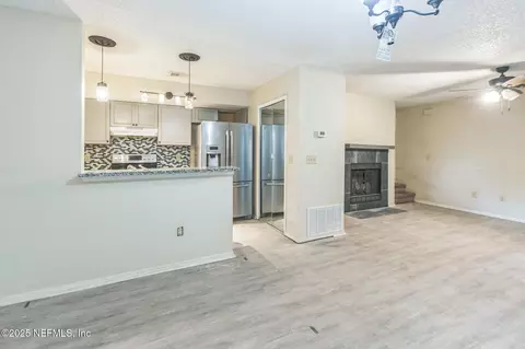 4777 Barnes Rd S, Jacksonville, FL 32207