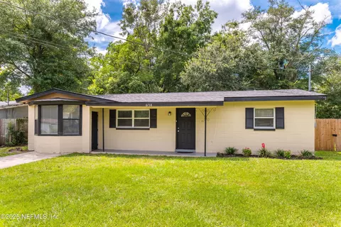 6738 Gaspar Cir E, Jacksonville, FL 32219