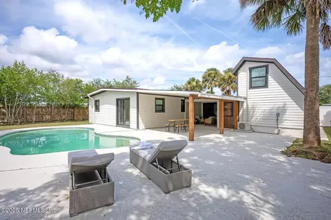 571 Hopkins St, Neptune Beach, FL 32266