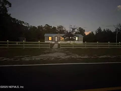 728 Cousintown Rd, Interlachen, FL 32148