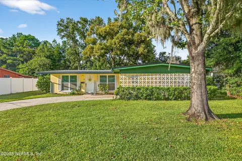 517 Renne Dr N, Jacksonville, FL 32218