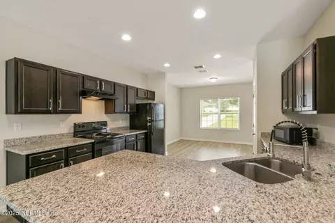 8882 Hogan Rd, Jacksonville, FL 32216