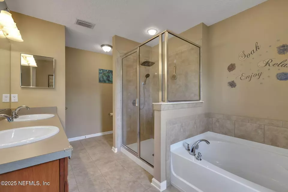 Bath - 86070 Windfern Ct, Yulee, FL 32097 photo 1 of 2