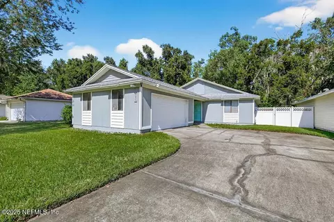 8253 Lake Woodbourne Dr E, Jacksonville, FL 32217