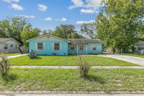 8202 Old English Dr, Jacksonville, FL 32244
