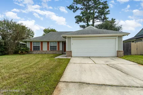 7945 Amandas Crossing Dr E, Jacksonville, FL 32244