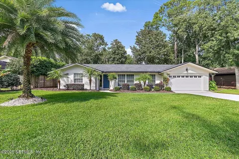 1819 Twelve Oaks Ln W, Neptune Beach, FL 32266