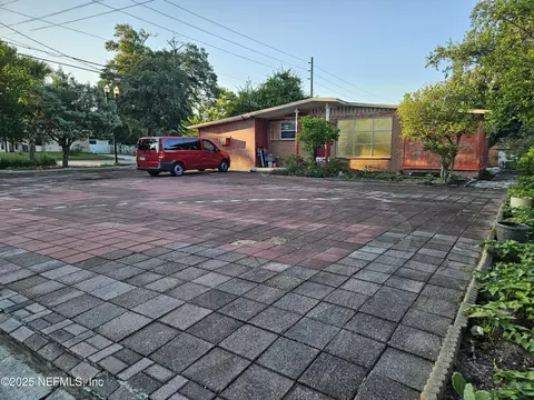 6672 Banbury Rd, Jacksonville, FL 32211