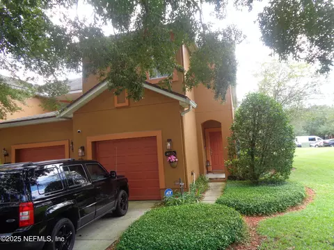 6882 Lake Mist Ln, Jacksonville, FL 32210