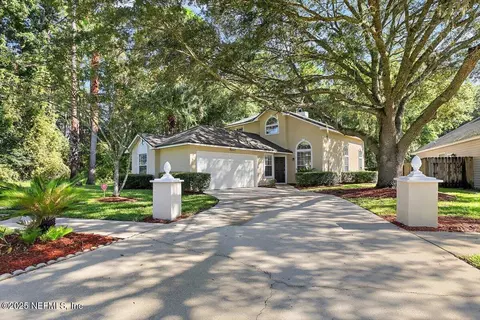 325 Willow Green Dr, Orange Park, FL 32073