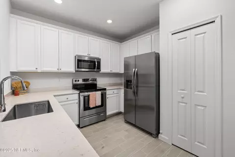 Kitchen - 61 Bramble Ct, Saint Augustine, FL 32092 photo 2 of 2