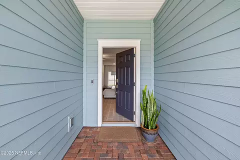 Entry Way - 61 Bramble Ct, Saint Augustine, FL 32092 photo 2 of 7