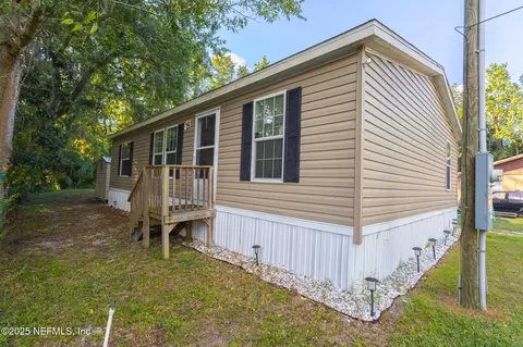 105 Old Cherry Ln, East Palatka, FL 32131