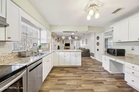 6305 Wuthering Heights Rd, Jacksonville, FL 32211