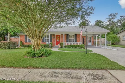 5828 Wending Dr, Jacksonville, FL 32244