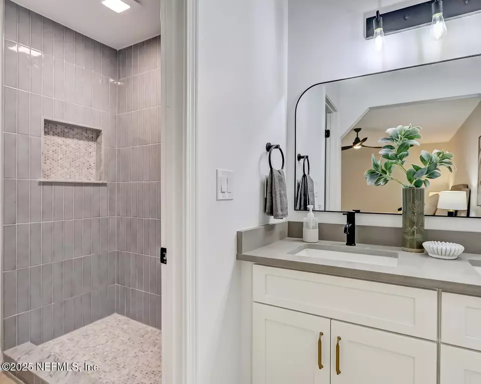 Bath - 12825 Attrill Rd, Jacksonville, FL 32258 photo 2 of 3