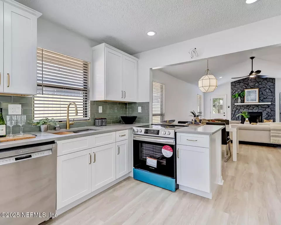 Kitchen - 12825 Attrill Rd, Jacksonville, FL 32258 photo 3 of 6