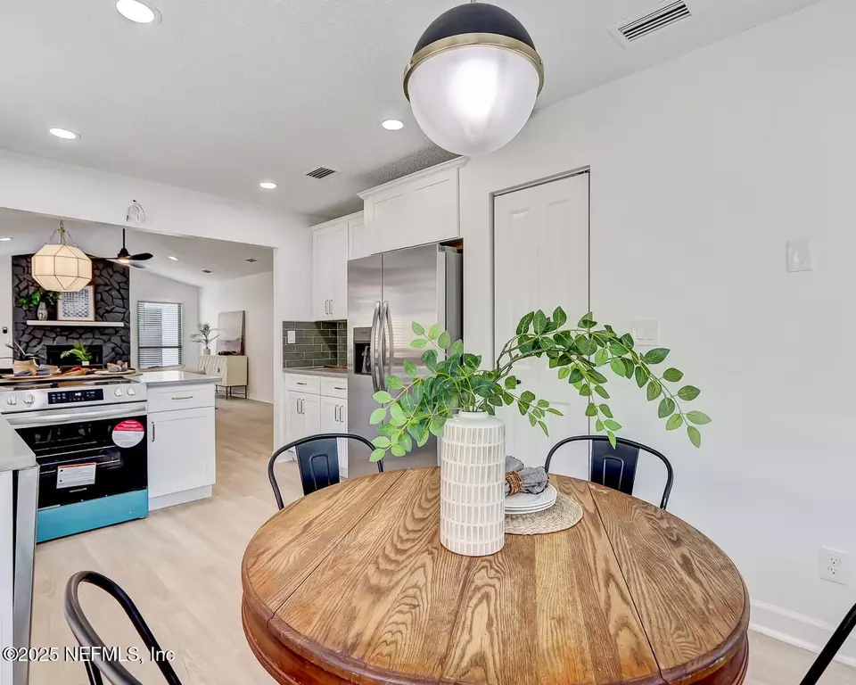 Dining - 12825 Attrill Rd, Jacksonville, FL 32258 photo 7 of 8