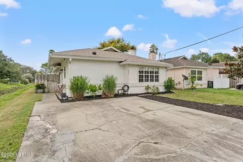 1093 Hibiscus St, Atlantic Beach, FL 32233