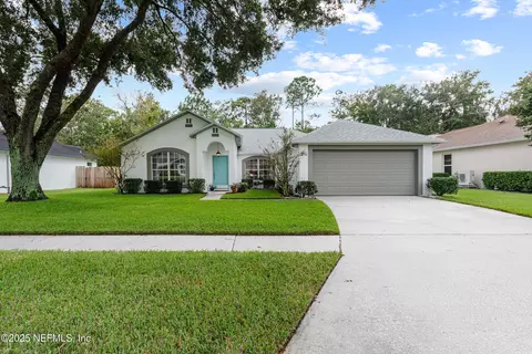 13042 Viburnum Dr N, Jacksonville, FL 32246