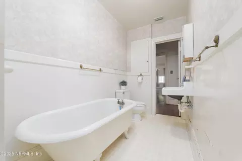 Bath - 4 Fletcher Ln, Saint Augustine, FL 32084 photo 1 of 2