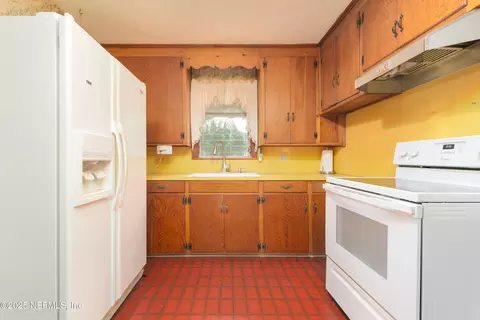 Kitchen - 4 Fletcher Ln, Saint Augustine, FL 32084 photo 3 of 3