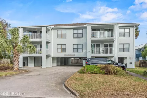 221 6th Ave S #E, Jacksonville Beach, FL 32250