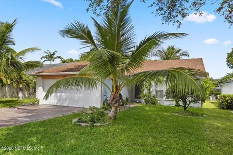 5015 Foxhall Dr N, West Palm Beach, FL 33417