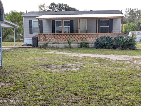 102 Cherokee Ave, Interlachen, FL 32148