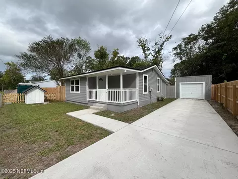 8525 Peach St, Jacksonville, FL 32220