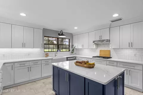 Kitchen - 105 Dairy Rd, Melrose, FL 32666 photo 4 of 9