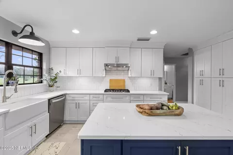 Kitchen - 105 Dairy Rd, Melrose, FL 32666 photo 5 of 9