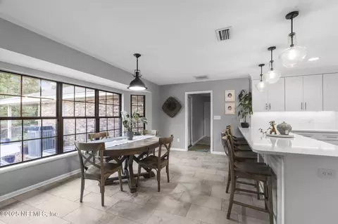 Dining - 105 Dairy Rd, Melrose, FL 32666 photo 4 of 6