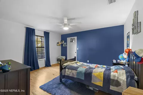 Bedroom - 105 Dairy Rd, Melrose, FL 32666 photo 5 of 6