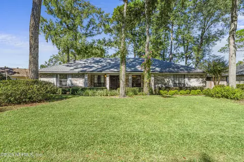 531 Los Palmas Dr, Fleming Island, FL 32003
