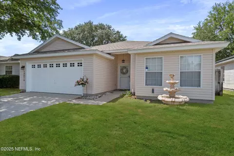 10018 Govern Ln, Jacksonville, FL 32225