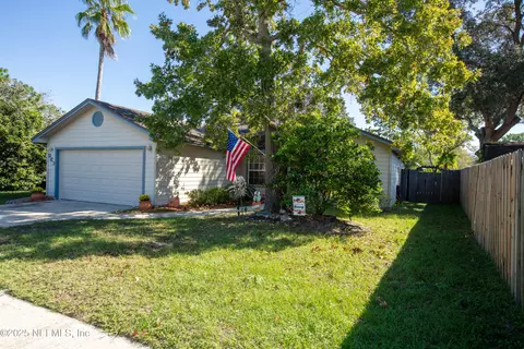 967 W Misty Mountain Dr, Jacksonville, FL 32225