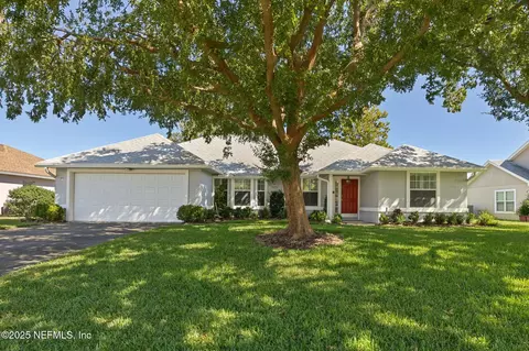 2463 The Woods Dr E, Jacksonville, FL 32246