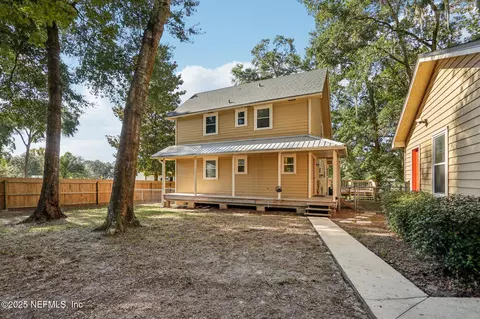 495 Arthur Moore Dr, Green Cove Springs, FL 32043